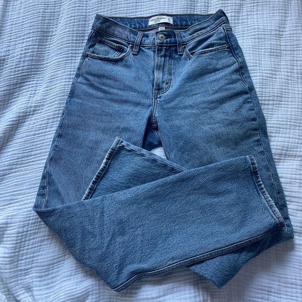 Abercrombie curve love straight mid rise jean